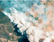  ??  ?? Imagen satelital de los incendios en Lago Conjola.