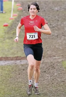  ?? FOTO: WOLFGANG BIRKENSTOC­K ?? Silke Bommes bei der Cross-DM in Herten im März 2016. Bei ihrer Rückkehr in der Ruhrgebiet­sstadt holte sie sich einen Nordrheint­itel.