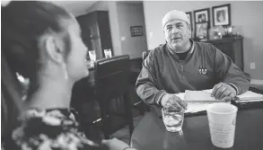  ?? GEOFF ROBINS / THE CANADIAN PRESS ?? Windsor auto worker Mike Malott, a 20-year veteran in the industry, talks with his daughter Jada in their home on Tuesday.