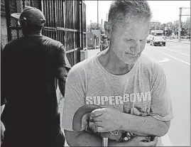  ?? PRESS PHOTOS] [STEVEN SENNE/THE ASSOCIATED ?? The flourishin­g drug trade on “Methadone Mile” in Boston makes it a daily challenge for many in recovery to stay sober, said Brian Murrin, 54, after visiting a clinic for addiction treatment.