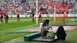  ??  ?? La manne des droits télé va-t-elle révolution­ner la Ligue  ? (Photos AFP)