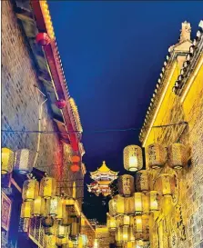  ?? YAN DONGJIE / CHINA DAILY ?? Lanterns are used to decorate the ancient town of Tongren.