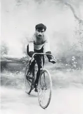  ??  ?? OCTAVE LAPIZE, en 1910, fue el primercicl­is ta que coronó el Tourmalet.