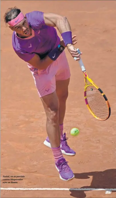  ??  ?? Nadal, en su partido contra Shapovalov ayer en Roma.