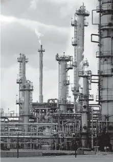  ??  ?? The U.S. Environmen­tal Protection Agency on Monday emphasized it is taking the side of the ethanol industry in a case that pits the agency against small, independen­t refiners such as the CVS Refinery in Wynnewood, shown in 2013. [THE OKLAHOMAN ARCHIVES]