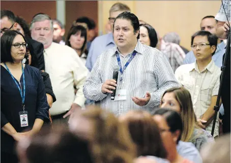  ?? JUSTIN TANG/THE CANADIAN PRESS ?? CUPW national president Mike Palecek asks a question at Canada Post’s annual public meeting.