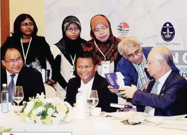  ??  ?? Tea break: Najib chatting with some of the 32 participan­ts selected to have tea with him after launching the Transforma­tion of Security and Fundamenta­l Rights Legislatio­n Conference. — Bernama