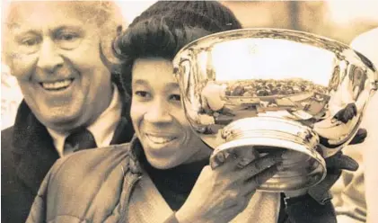  ?? BALTIMORE SUN 1979 PHOTO ?? Marilyn Bevans holds the silver cup after winning the Maryland Marathon women’s division in 1979. Bevans also was the first AfricanAme­rican woman to break the three-hour mark for a 26.2-mile event, placing fourth in the 1975 Boston Marathon in 2 hours, 57 minutes.