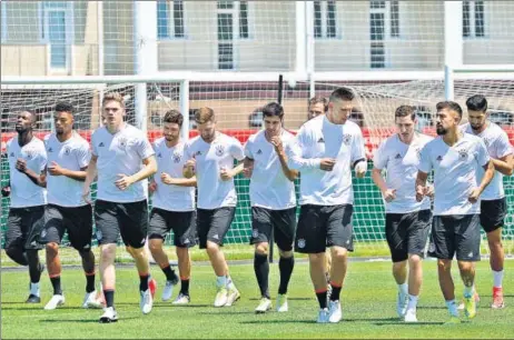  ?? AP PHOTO ?? Germany hopes to win their match against Cameroon on Sunday so that they can play their Confederat­ions Cup semifinal at the Fisht Stadium in Sochi, Russia.