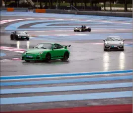  ??  ?? Ce roulage Curbstone a scellé la réouvertur­e du circuit Paul-Ricard, hier de  h à  h. Attention, piste glissante ! (Photo Morgan Mathurin)