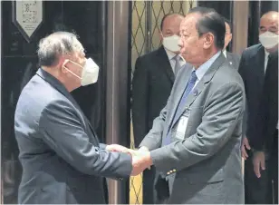  ?? GOVERNMENT HOUSE PHOTO ?? Deputy Prime Minister Prawit Wongsuwon shakes hands with Cambodian Deputy Prime Minister and National Defence Minister Tea Banh yesterday in Bangkok.