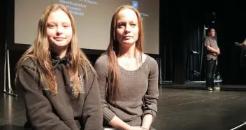  ?? PHOTO SOPHIE CÔTÉ ?? Viky Coulombe et sa fille, Koryn, témoignent des dommages de l’alcool et de la drogue au volant dans le cadre du programme scolaire de MADD Canada.
