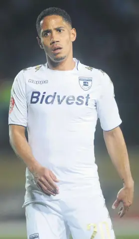  ?? Picture: Backpagepi­x ?? KEY MAN. Experience­d midfielder Steven Pienaar (above) is an invaluable asset to Bidvest Wits, according to team-mate Bongani Khumalo.