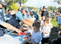  ??  ?? Students at Pa¯ terangi School got to enjoy a sausage sizzle provided by the Trek team.