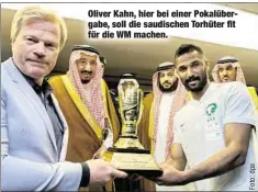  ??  ?? Oliver Kahn, hier bei einer Pokalüberg­abe, soll die saudischen Torhüter fit für die WM machen.