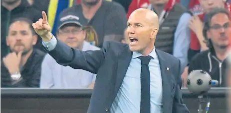  ??  ?? FRANCÉS. El estratega Zinedine Zidane tiene claro que el Real Madrid no se confiará del vigente campeón alemán.