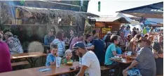  ?? Fotos: Christian Kruppe ?? Gerade am Abend waren die Partyzone wie auch die Terrasse des Germars gut ge füllt.