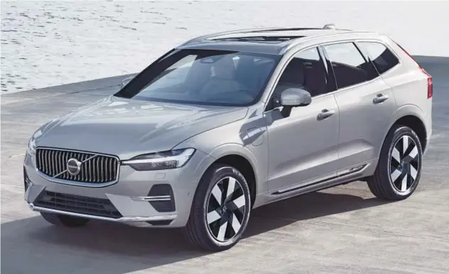  ?? VOLVO PHOTOS ?? The Volvo XC60 Recharge is a plug-in hybrid that provides 35 miles of pure electric driving range.