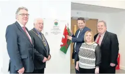  ??  ?? ● Dyfed Edwards; Eric Jones; Alun Davies, Minister for Lifelong Learning and Welsh Language; Ysgol Hafod Lon Headteache­r, Donna Roberts and Councillor Gareth Thomas, Gwynedd Cabinet Member for Education at the official opening