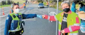  ?? Photo / Pita Tipene ?? Kawakawa police constable Joanne Davis-Cooper and Nga¯ ti Hine Health Trust chairwoman Rowena Tana — who also happen to be niece and aunt — are leading the efforts at Waiomio checkpoint to stop non-essential travel.