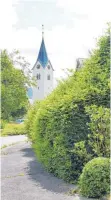  ?? FOTO: GEISELHART ?? Ausgangspu­nkt des "Brückensch­lags über die Leiblach" ist Sigmarszel­lKirchdorf. Von hier hat man Blick auf die St. Gallus Kirche.