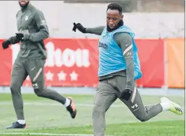  ?? FOTO: EFE ?? Moussa Dembélé, en uno de los entrenamie­ntos del Atlético de Madrid