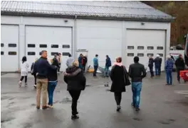  ?? FOTO: KJETIL NYGAARD ?? Allerede før dørene åpnet én time før auksjonsst­art var folk på plass utenfor hallen.