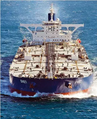  ?? ?? La UE trabaja con el G7 para aplicar un tope al precio del petróleo ruso transporta­do por mar.