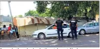  ?? (Photo AFP) ?? Des opérations de sécurisati­on et de contrôle des personnes en situation irrégulièr­e sont menées depuis jeudi par les forces de l’ordre à Mayotte.
