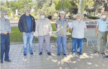  ?? LA CRÓNICA ?? Recogida de firmas de la plataforma en Badajoz días atrás.