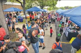  ?? Photos by Robin Jerstad / Contributo­r ?? The event at the CentroMed Palo Alto Clinic was one of several over the weekend providing thousands of San Antonio children with school supplies, clothing and/or health care services.