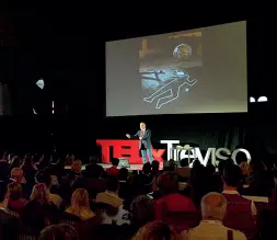  ??  ?? Esaurito Il primo «TedX» di Treviso ha riempito Palazzo dei Trecento
