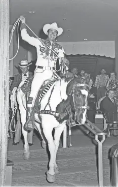  ?? PHOTOS PROVIDED BY PALM SPRINGS HISTORICAL SOCIETY ?? Montie Montana rides his horse into the El Mirador Hotel in Palm Springs.