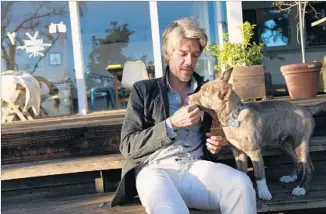  ?? Kirk McKoy Los Angeles Times ?? STEPHEN GAGHAN, screenwrit­er and director, and his dog Mouse at home in Pacific Palisades.