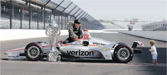  ?? DARRON CUMMINGS/THE ASSOCIATED PRESS ?? Indianapol­is 500 champion Will Power poses with his son, Beau, and the Borg-Warner Trophy at the Indianapol­is Motor Speedway on Monday.