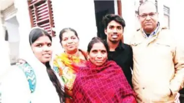  ?? ?? Neetu Kumari with her children and activist Naresh Paras after the reunion.