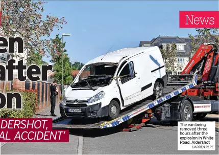  ?? DARREN PEPE ?? The van being removed three hours after the explosion in White Road, Aldershot