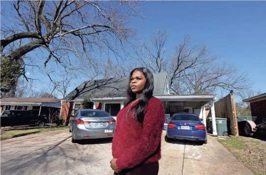  ?? JOE RONDONE/THE COMMERCIAL APPEAL ?? Kayla Gore, co-founder of My Sistah’s House, which helps provide housing for Black and transgende­r people of color in Memphis, Tenn. Gore is photograph­ed outside of her Frayser neighborho­od home Friday, Feb. 5, 2021, a place where has housed at least 60 trans women in the last 3 years.