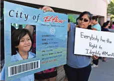  ??  ?? PUGnan aCTIVIsTas
por una identifica­ción para todos los habitantes de el paso