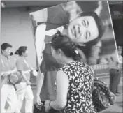  ?? Afp/getty Images ?? A WOMAN in Chongqing bears a portrait of Bo Xilai. His ouster was presaged by Premier Wen Jiabao.