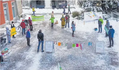  ?? FOTO: BUND NATURSCHUT­Z ?? Statt der coronabedi­ngt abgesagten Großdemo “Wir haben es satt“in Berlin organisier­en Bund Naturschut­z, Parents for Future und AG Tier und Mensch eine Mahnwache in Lindau.