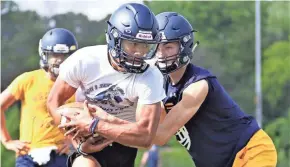  ?? CURT HOGG / NOW NEWS GROUP ?? Nate Valcarcel takes a handoff during practice.