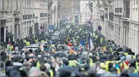  ?? FOTO: EFE ?? Las protestas de los ‘chalecos amarillos’ pueden paralizar Francia y todo su fútbol