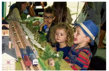  ??  ?? Réservé aux grands, le modélisme ferroviair­e passionne les petits lors des exposition­s.