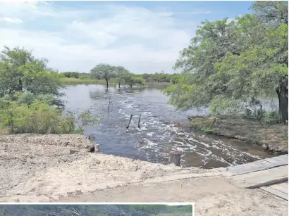  ??  ?? Las aguas que vienen del Pilcomayo pasaron ya con cierta fuerza el pasado fin de semana por la estancia San Carlos, siguiendo el cauce del reactivado río Montelindo.