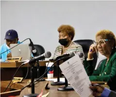  ?? (Pine Bluff Commercial/Eplunus Colvin) ?? Pine Bluff Mayor Shirley Washington (right) questions the usefulness of the Clean and Beautiful Commission during a Public Works Committee meeting this week.