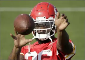  ?? CHARLIE RIEDEL - THE ASSOCIATED PRESS ?? Kansas City Chiefs running back Damien Williams catches a ball during NFL football training camp Saturday, July 27, 2019, in St. Joseph, Mo.