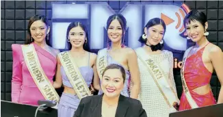  ?? Ver Noveno ?? MISS UNIVERSE ON RADIO. (From left to right) Miss Universe Philippine­s candidates Layla Adriatico, Kimberly Escartin, Airissh Ramos, Michelle Daniela Dee, and Clarielle Dacanay on Monday visit Favorite Music Radio 100.7 FMR Tacloban station for a live radio guesting.