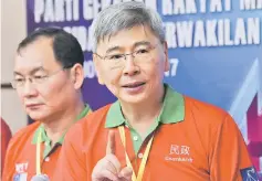  ??  ?? Mah (right) speaks at a press conference after 46th National Delegates Conference. At left is Gerakan deputy president Datuk Dr Cheah Soon Hai. — Bernama photo