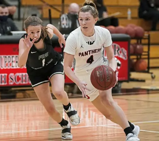  ?? Peter Diana/Post-Gazette ?? Upper St Clair’s Alexandra Prunzik drives past Pine-Richland’s Sarah Pifer Friday night.